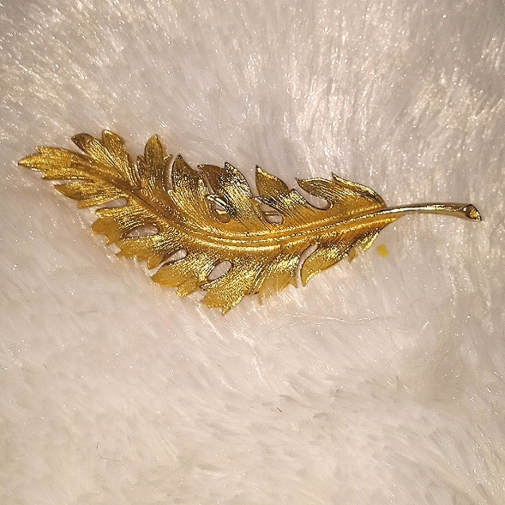 Vintage Coro Leaf Brooch 1961 Brushed Gold tone Textured Beautiful Condition